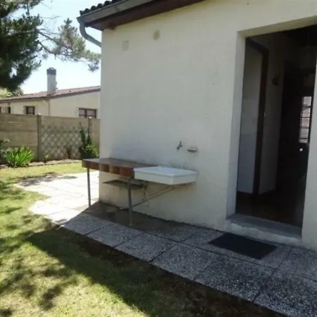 House Agreable Maisonnette Studio Avec Jardin Pour Quatre Personnes Maximum A Sur Mer Sud Vendee Micro Climat. 1 度假居