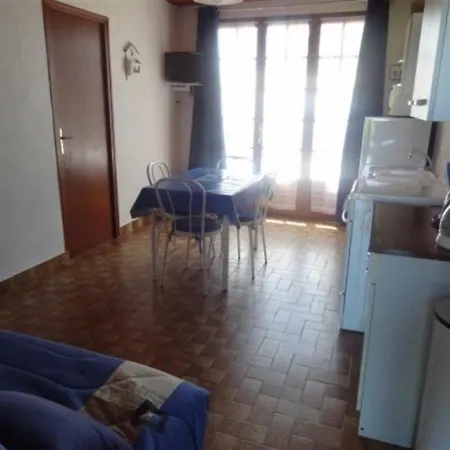 House Agreable Maisonnette Studio Avec Jardin Pour Quatre Personnes Maximum A Sur Mer Sud Vendee Micro Climat. 1