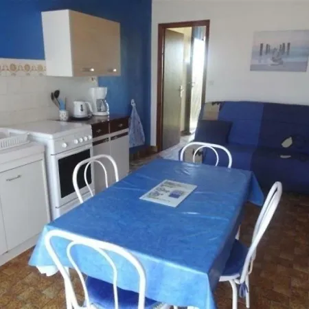 House Agreable Maisonnette Studio Avec Jardin Pour Quatre Personnes Maximum A Sur Mer Sud Vendee Micro Climat. 1